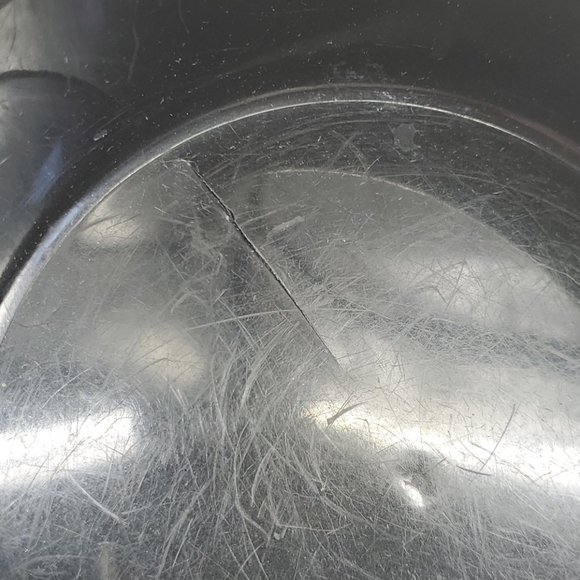 2 dog bowls and a leather choker collar - Picture 7 of 8